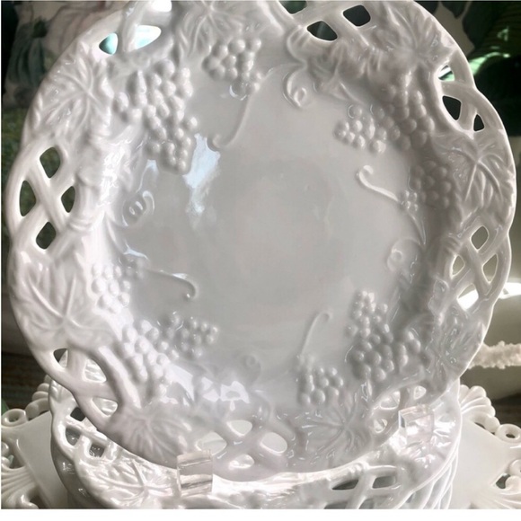 Reticulated Grape Pattern White Serving/Salad Plates - Picture 1 of 6